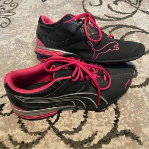 Womens size 11 Puma athletic shoes